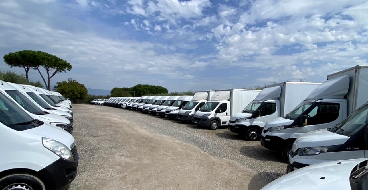 Piazzale veicoli AM CAR